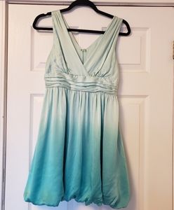 3/$50 🌺 Ladies Silk Ombre Green Dress